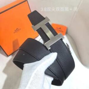 998437