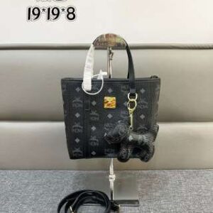 990589