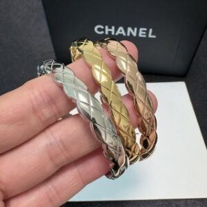 994704