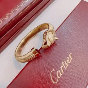 157927